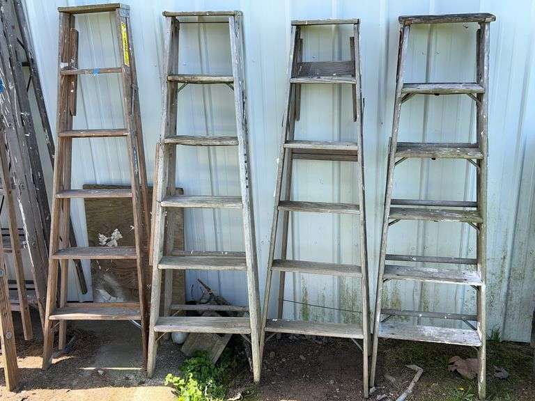 4 Ct. 6' Wood Ladders