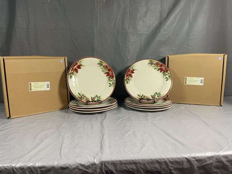 Longaberger Holiday Dinner Plates