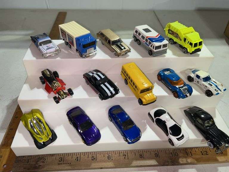 15 Assorted Hot Wheels Cars