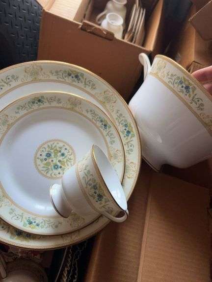 Wedgwood Bone China Dinnerware Set (England)