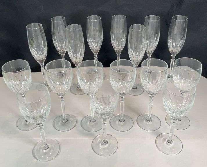 Crystal Wine Glasses, 6 Champagne Flutes & 9 White Wine Glasses