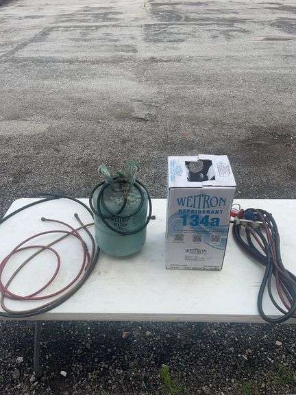 Weitron R134a Refrigerant Cylinder with Yellow Jacket Gauge Set and Hoses