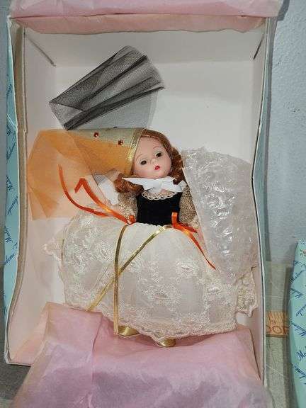 Madame Alexander 30715 Lenox Halloween 8'' Doll