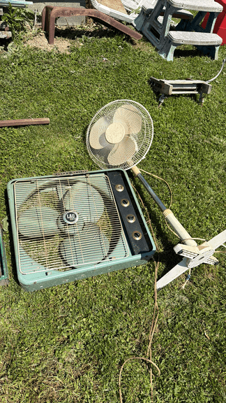 Lau Box Fan with Stand