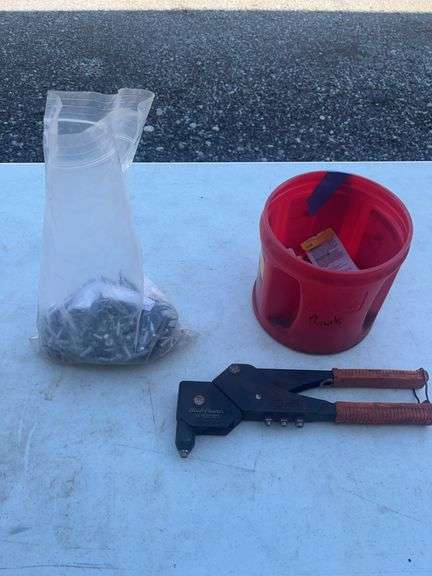 Blue-Point HPS2020 Rivet Gun with Rivets and Accessories