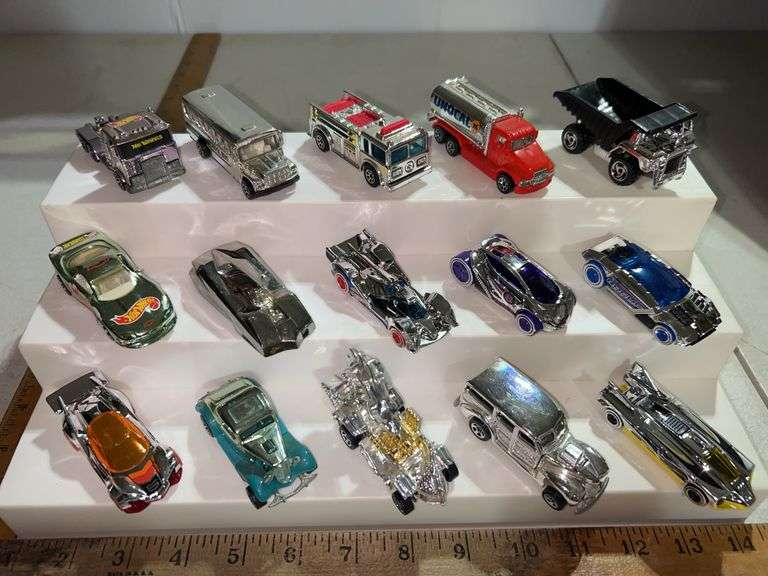 15 Assorted Hot Wheels Cars