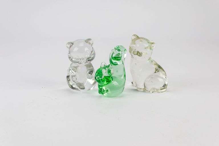 Grouping of 3 Vintage Animal Art Glass.  A 1980s Kitten, a Fenton Bear, and Green Squirrel.