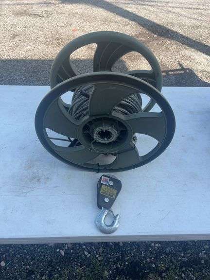 Tuf-Tug Sheave Block with 2000-Pound Load Capacity and Steel Cable Reel