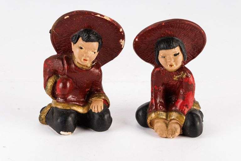 Love Is In The Air!  Vintage Asian Couple Chalkware Figurines.