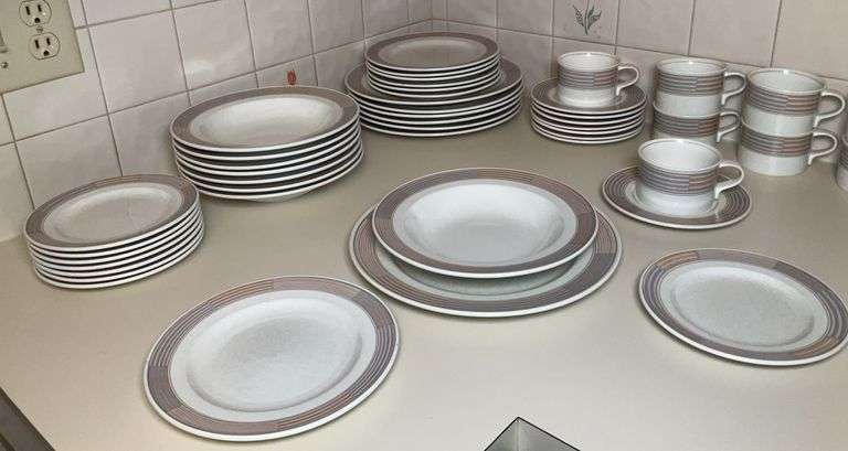 Mikasa “Tracings” 6 Piece Place Setting Dinnerware Set for Eight      ( See description below)