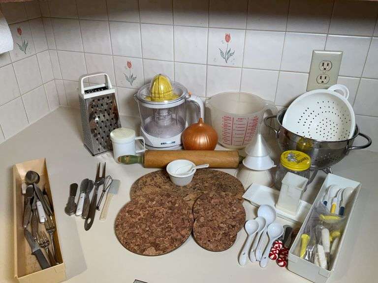 Collection of Kitchen Essentials lncluding a Black and Decker Juicer and a Vintage Rolling Pin