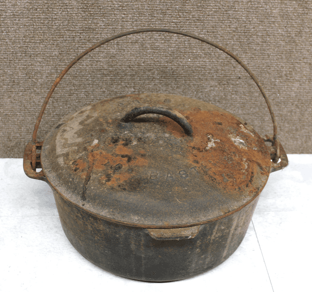 Griswold No. 10 Cast Iron Dutch Oven with Lid
