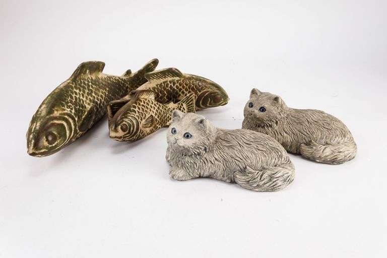Vintage Pair of Sandicast Grey Cat Sculptures from 1981.  Set of 3 Vintage Folk Art Ceramic Fish