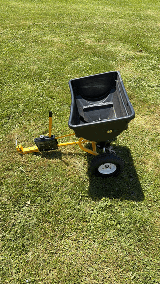 Yardworks Push Spreader