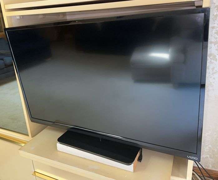 36in Vizio TV