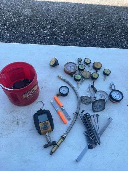 Pressure Gauges, Tool Accessories, and Hose with Digital Analyzer