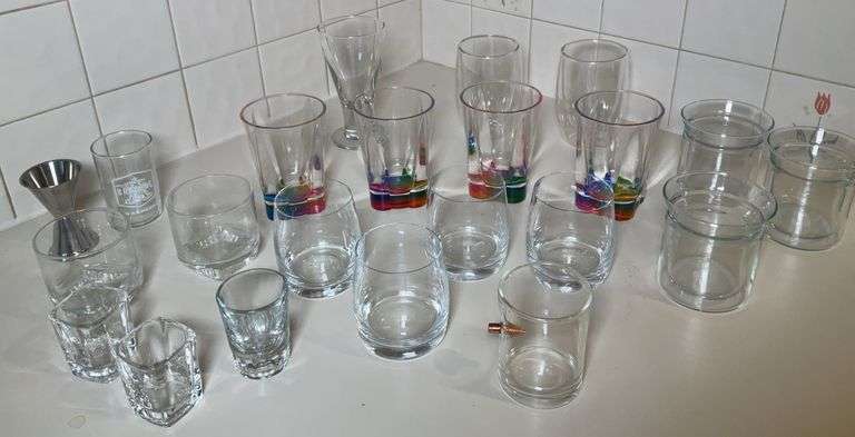 Misc Glasses & Bar Ware, Includes 4 Rainbow Acrylic Tumblers & 2 Espare Insulated Glass Tumblers