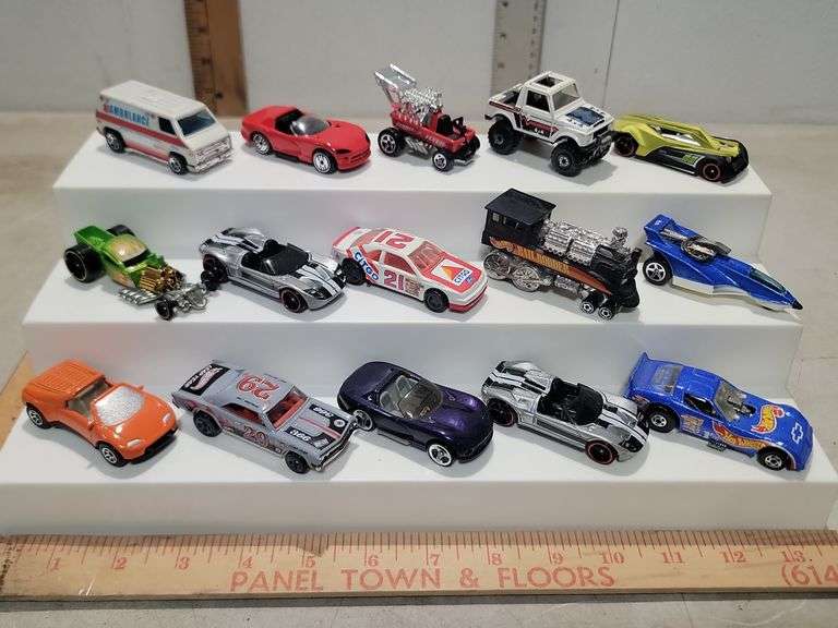 15 Assorted Hot Wheels Cars