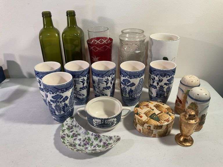 19-Piece Assorted Vintage Kitchenware & Decorative Collectibles