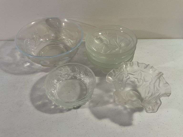 7 Vintage Verlys & Fenton Art Glass Bowls