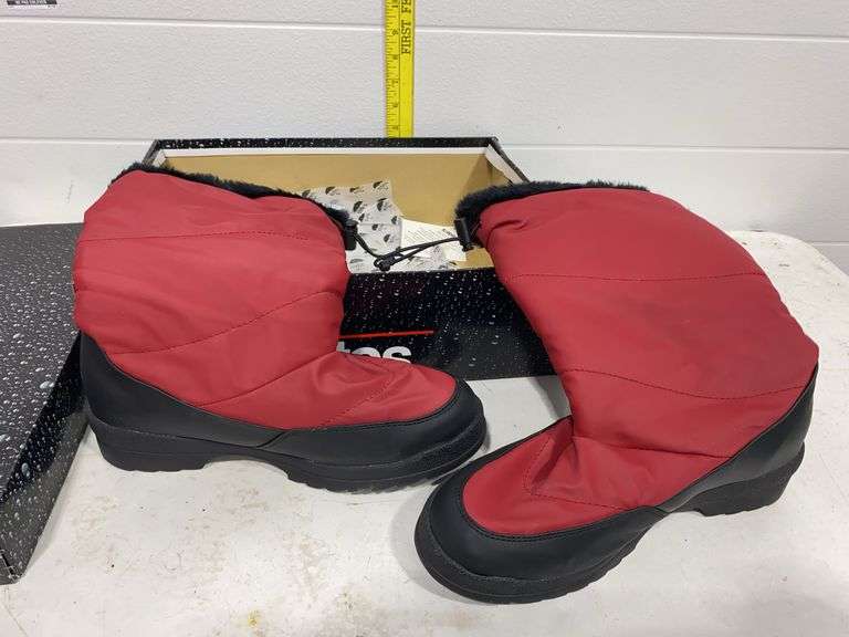 Totes. snow boots.