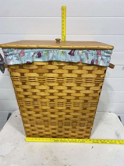 Vintage woven wicker clothes hamper / laundry basket.