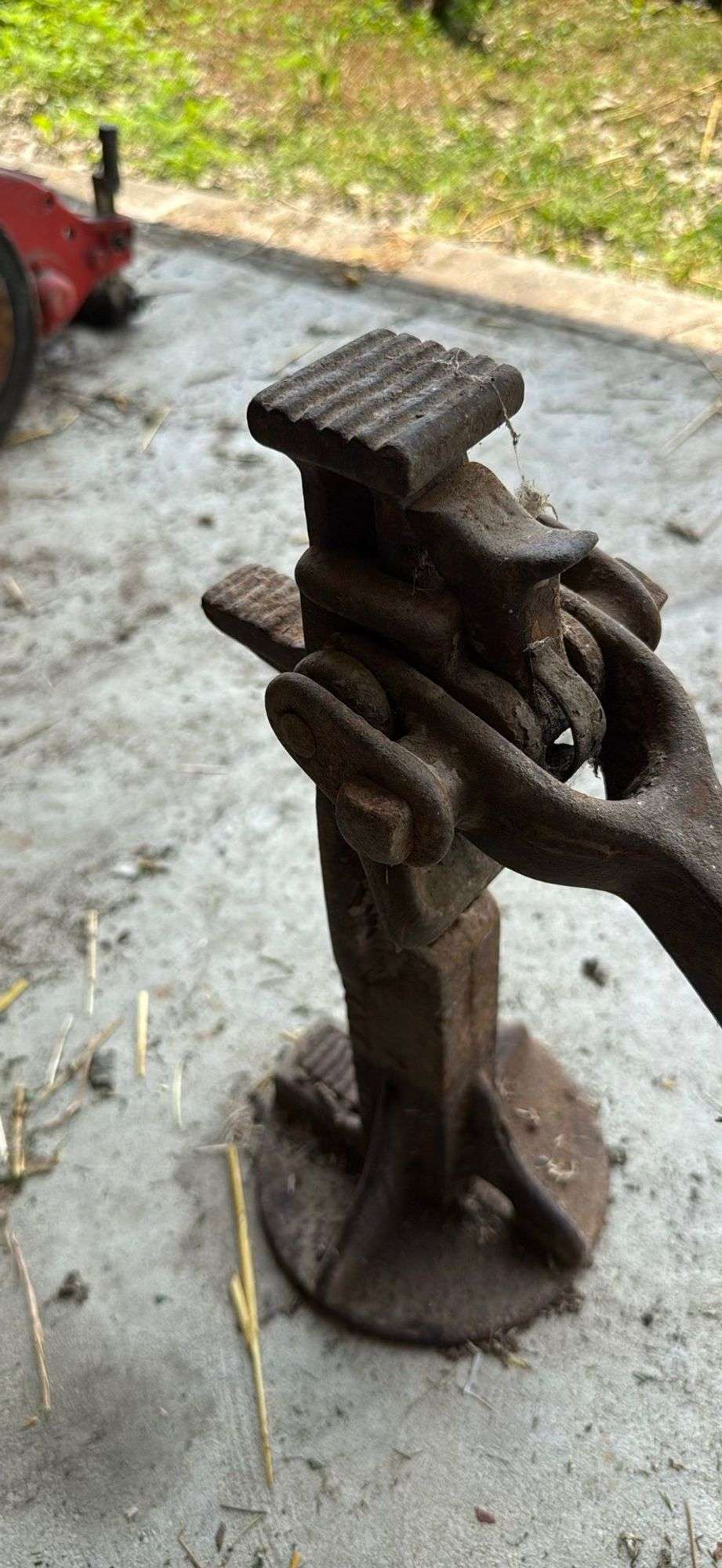 Vintage Rusty Cast Iron Barn Jack - Auction Ohio