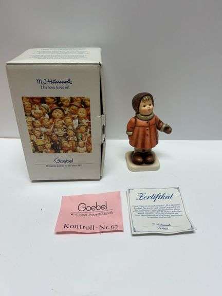 Goebel M.I. Hummel Figurine Winterlied Winter Song Hum 476 with Box and Certificate Germany #293 4”