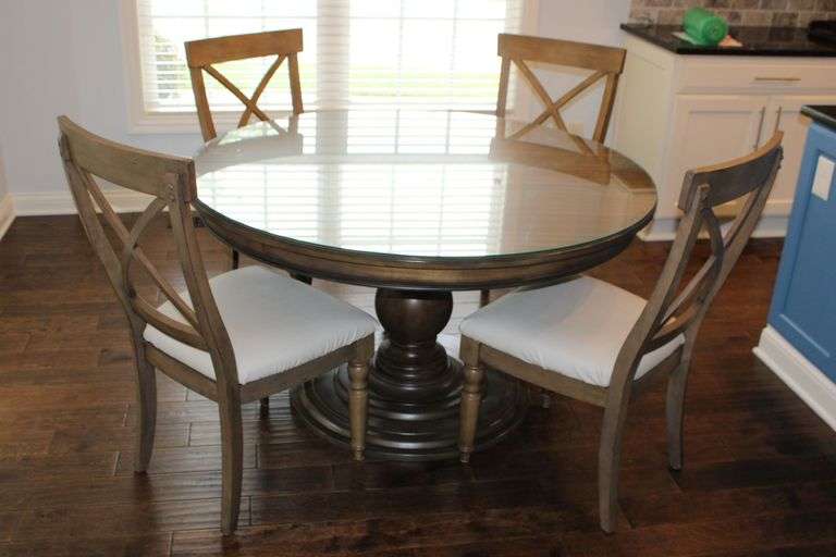 Dining Table & Chairs