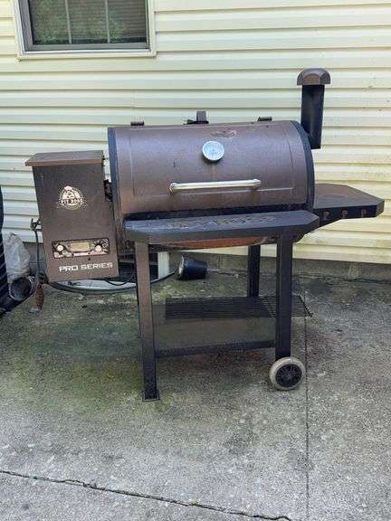 Pit Boss Pro Series Pellet Grill & Smoker