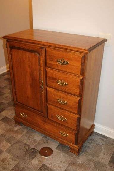 Colonial Chest