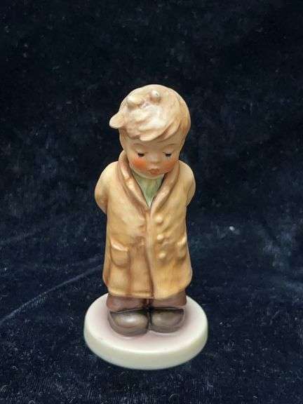 M.I. Hummel Club Figurine "Too Shy To Sing / Erster Bass" Goebel 2002, 4 Inch, Germany, 2003/2004 Cl