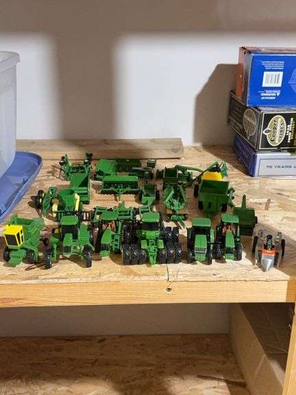 ohn Deere Die-Cast Tractors & Farm Implements Collection