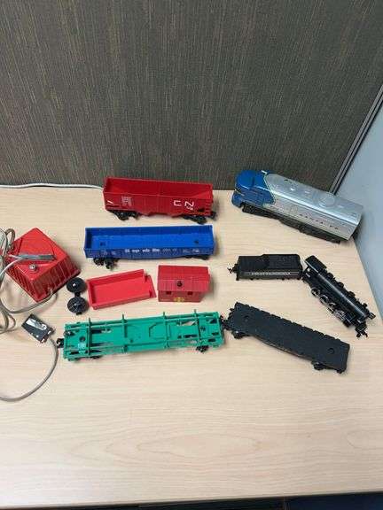 Lionel O Gauge Model Train Set With Assorted Cars, Engine, Caboose, Chattanooga Tender And Transform