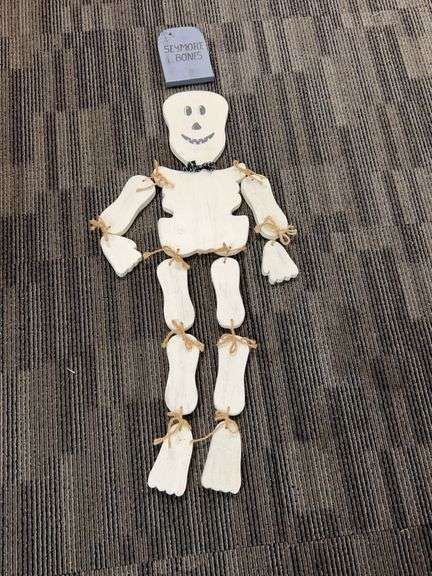 Hand-Painted Wooden Skeleton Halloween Decoration with 'Seymore Bones' and 'Rest in Pieces' Signs