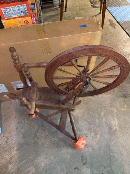 Wooden antique spinning wheel