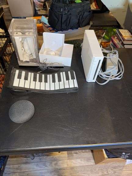 Nintendo Wii Console, Accessories & Roll-Up Keyboard