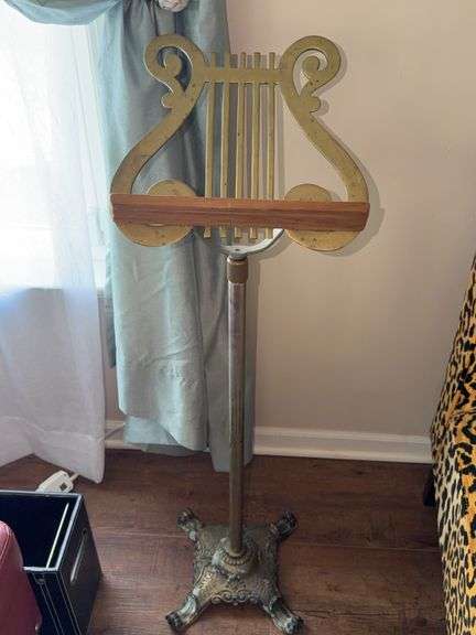 Decorative Lyre-Shaped Music Stand