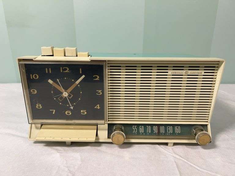 MCM GE Clock/Radio