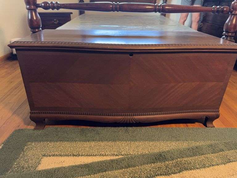 VTG Lane Cedar Chest