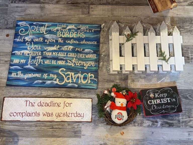 Decorative Signs & Seasonal Wall Décor