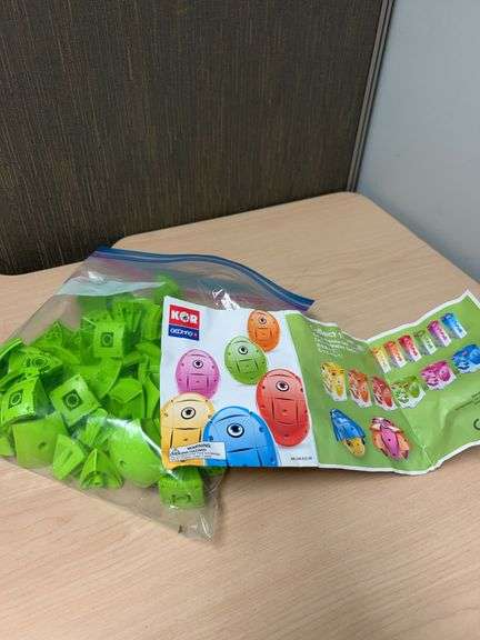 KOR Geomag Green Modular Building Set with Instructions and Parts in Storage Bag, Collectible Toy Se