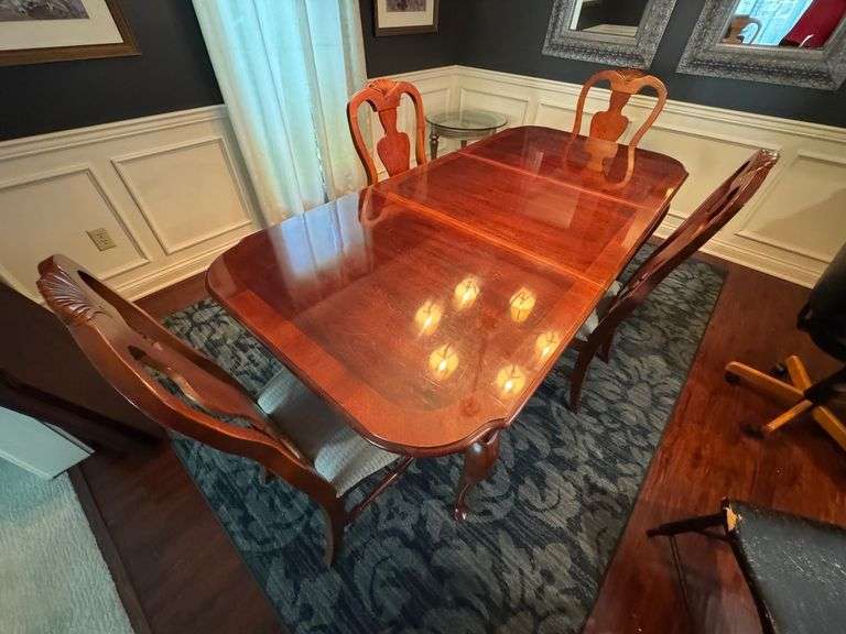 Queen Anne Dining Set