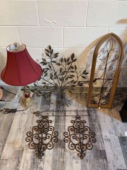 Decorative Metal Wall Décor & Table Lamp