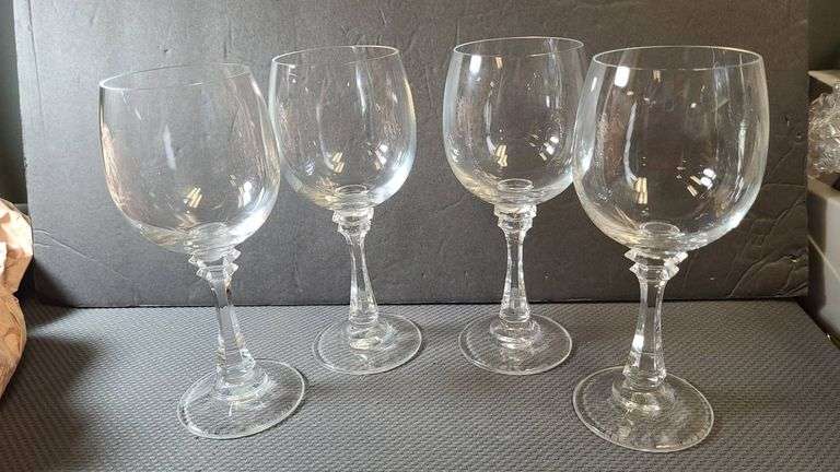 4 Clear Crystal Wine Glasses with Faceted Stems, Elegant Drinkware for Entertaining or Display