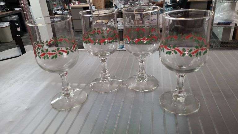 Four Holiday Wine Goblets with Holly and Berry Motif and Gold Rim Accents, Clear Glass Stemware