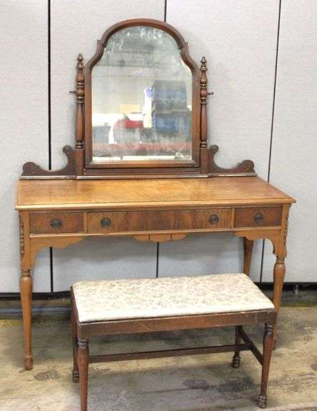 Holland Furniture Co. Vanity with Mirror and Bench, 3 Pieces