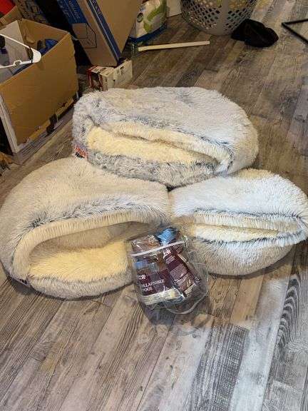 Plush Pet Beds & Collapsible Pet Pool