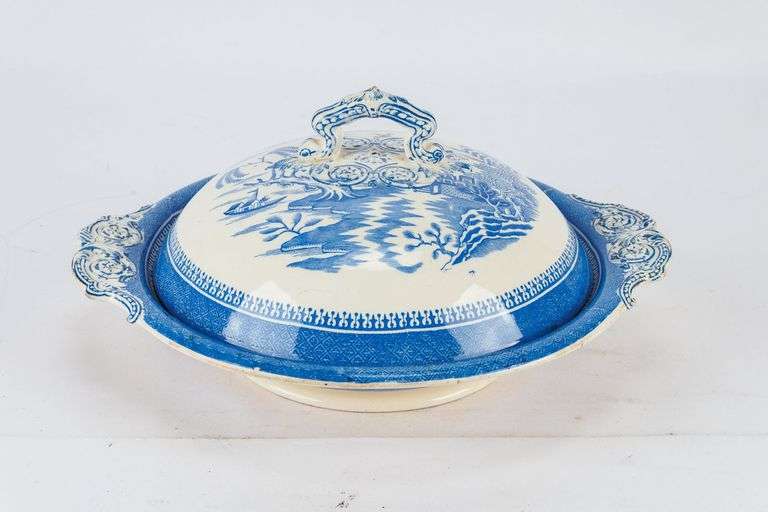 Antique W.T. Copeland & Sons Blue Willow Covered Vegetable Dish