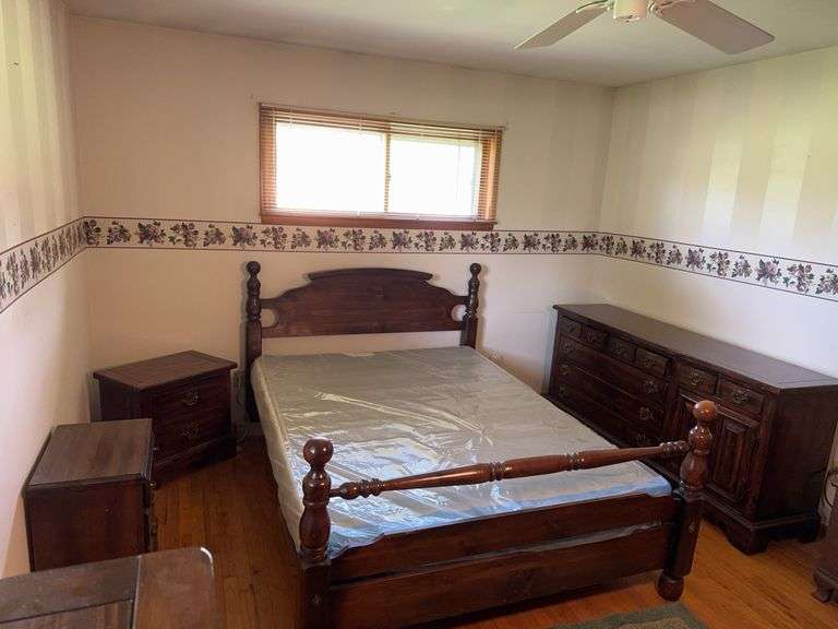 5pc. Open Hearth Bedroom Suit